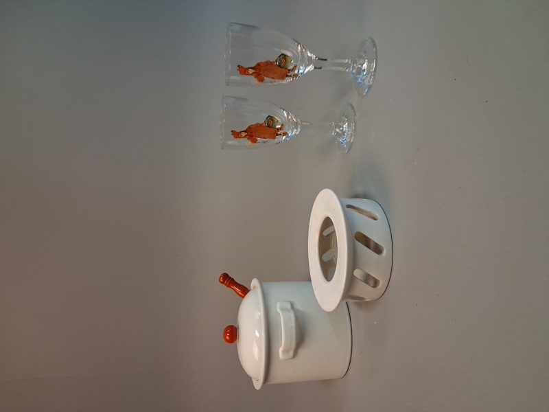 2 Vinglas, Carl Larsson, Royal Bellevue & Höganäs keramik.