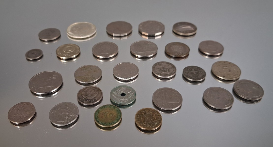 Diverse utländska mynt.