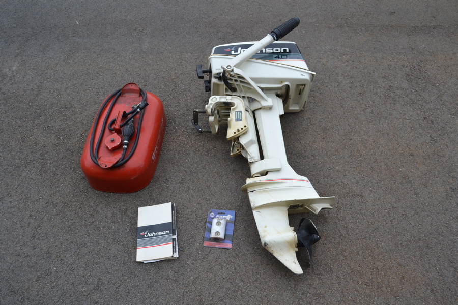 Båtmotor. Johnson 4,0 Deluxe, inkl dunk.