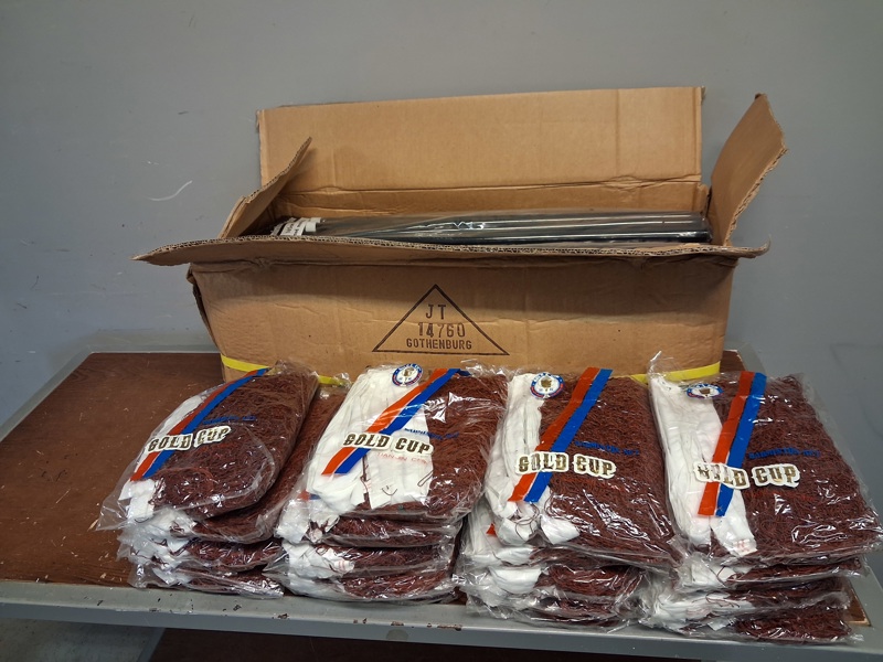 20 Badmintonnät & 20 stolpar. Oanvänt