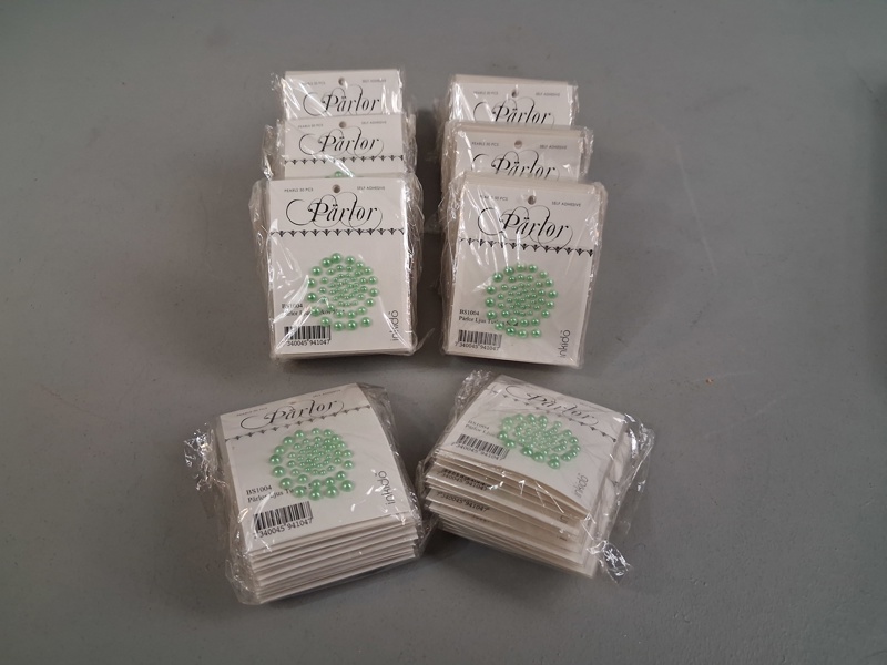 90 förpackningar självhäftande, halvpärlor.