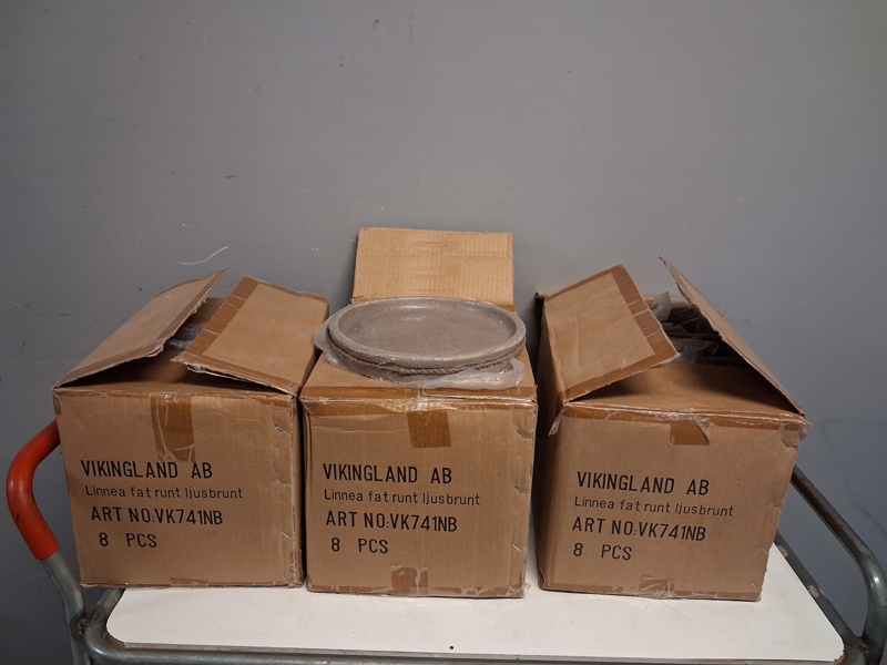 24st Linnea fat. Ljusbruna, betong.