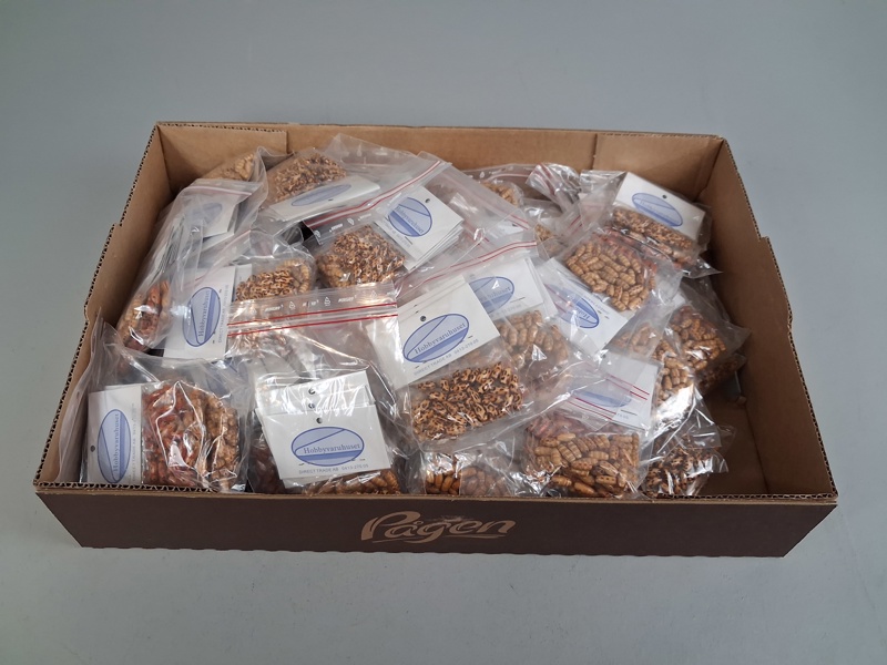 200 förpackningar träpärlor. 4 Olika motiv.