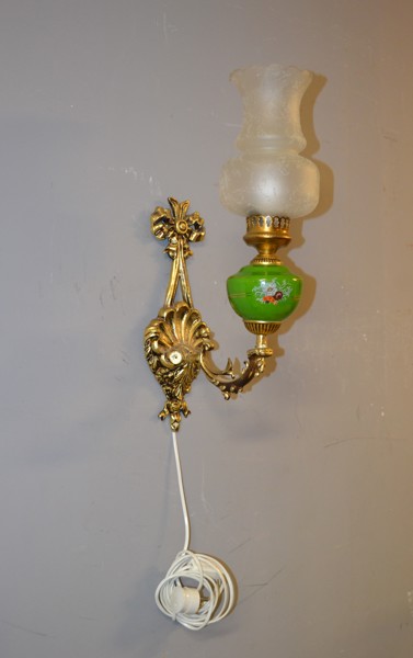 Vägglampa. Fotogenlampmodell, sent 1900-talet.