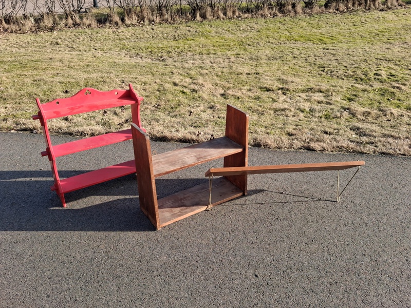 3 Mindre vägghyllor.