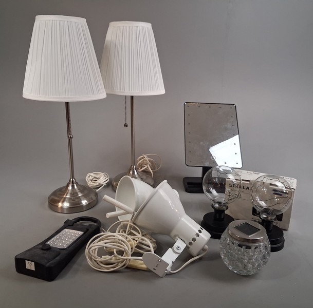 Diverse belysning & sminkspegel.