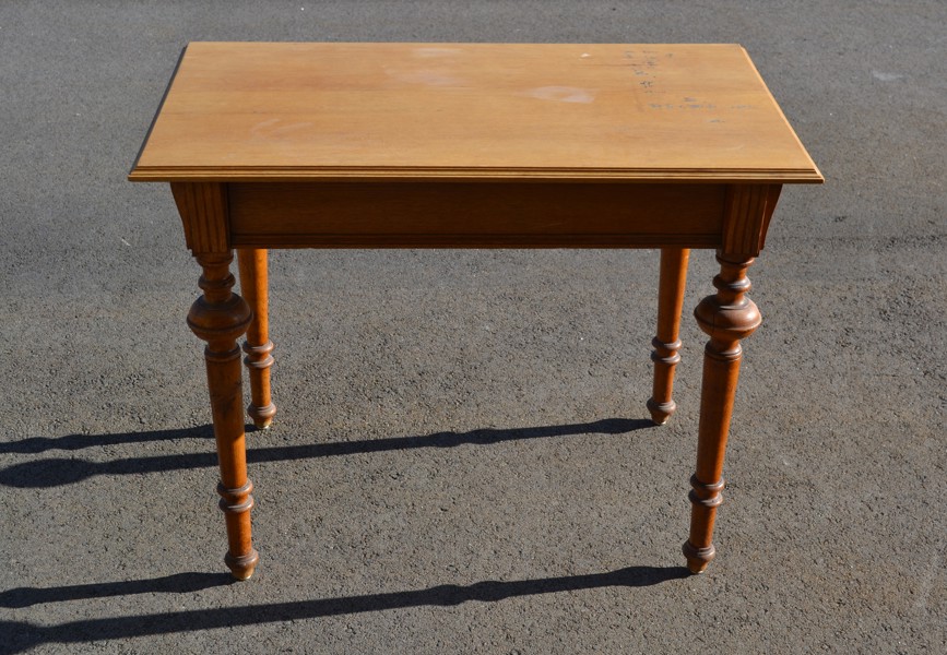 Bord. Nyrenässans, 1800/1900-talet.