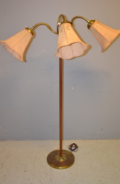 Golvlampa. 3-Ledbara armar, 1940-talet.