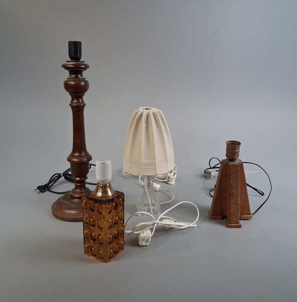 Diverse bordslampor.