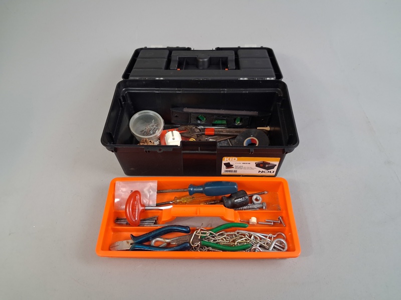 Verktygslåda Nou med tillbehör.