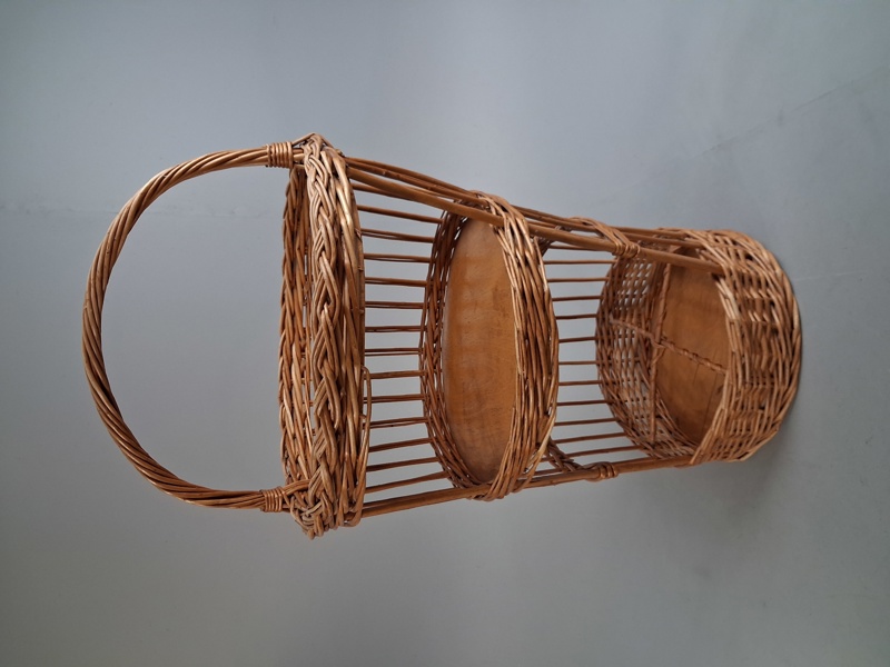 Korgmöbel. Rotting. Korghylla/serveringsbord.