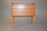 Mindre byrå. Teak, 3-lådor, 1950/60-talet.