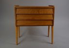 Mindre byrå. Teak, 3-lådor, 1950/60-talet.
