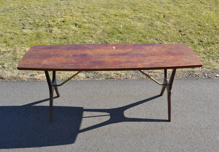 Soffbord. Karl-Erik Ekselius för JOC, Vetlanda, 1900-talets andra hälft, renoveringsobjekt.