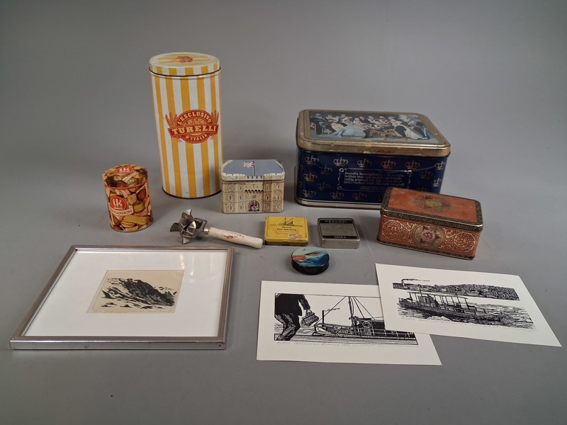 Diverse plåtburkar m.m.