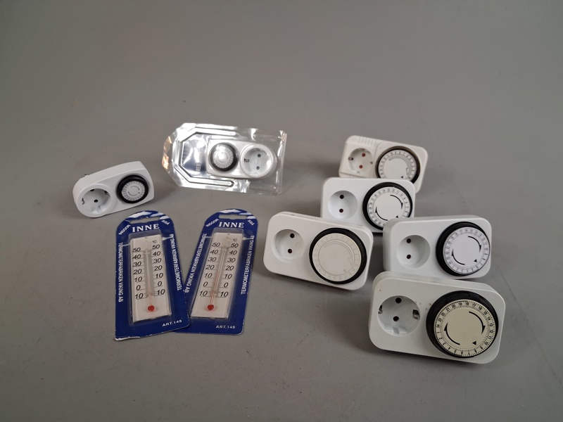 Diverse timer & 2 Inne termometer.