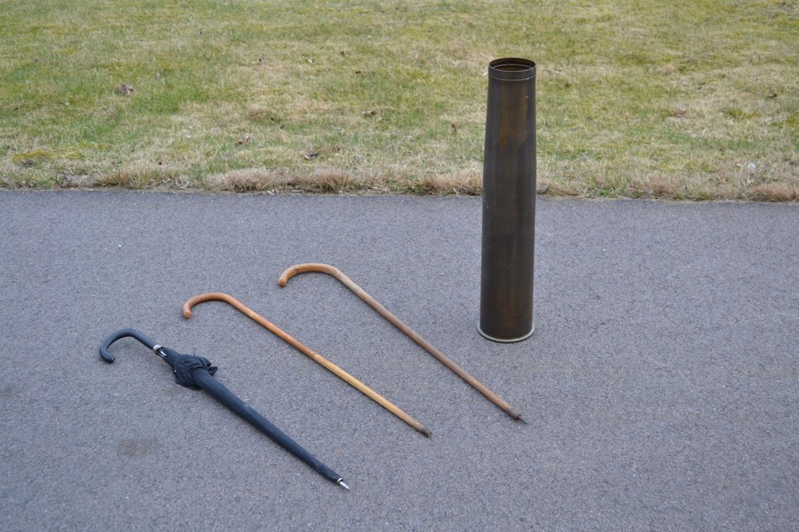 Granathylsa med 2 käppar & paraply.