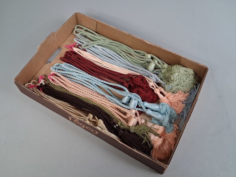 Gardinomtag, Tazzels.