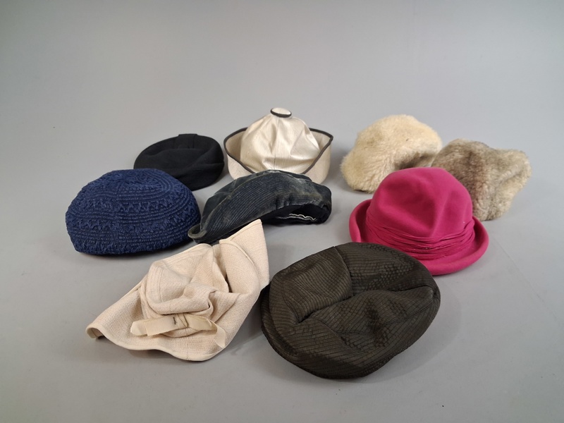 Diverse hattar/mössor.