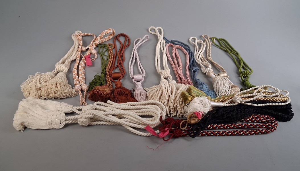 Gardinomtag, Tazzels.