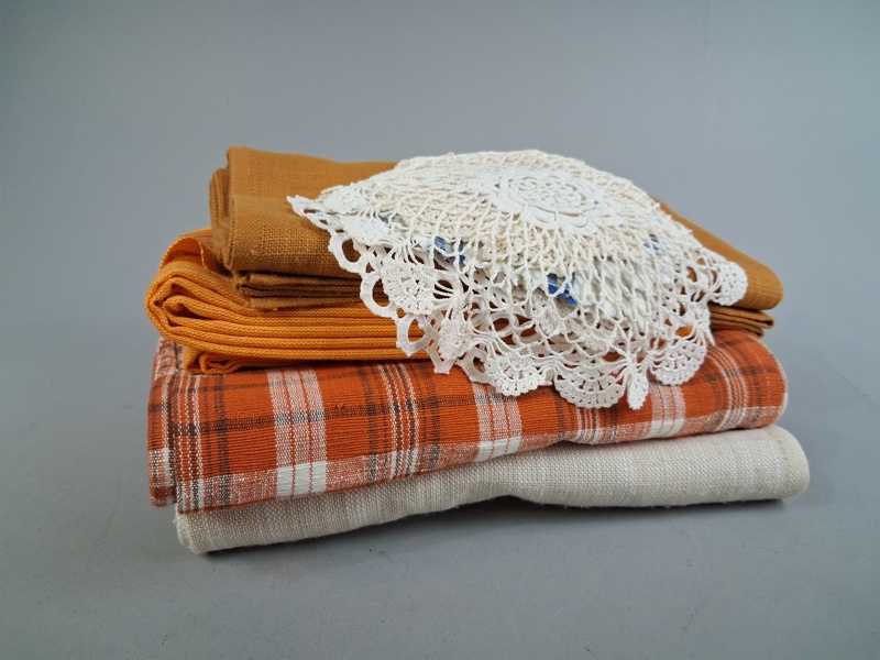 Diverse textil. Bl.a Virkat.