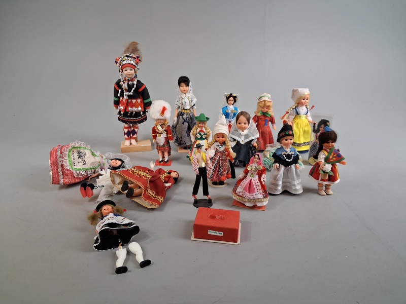 Diverse samlardockor.