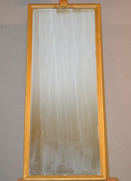 Äldre spegel. Fasettslipat glas, bemålat trä.