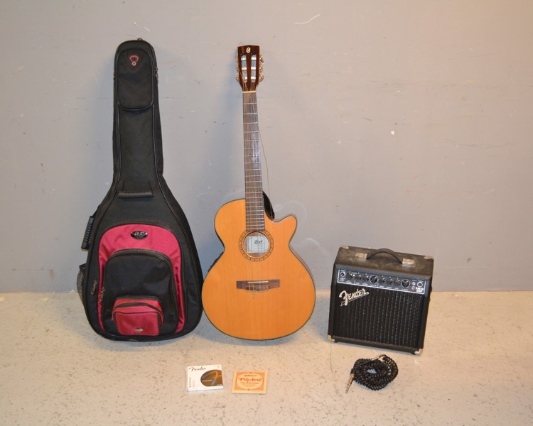Halvakustisk gitarr Cort & förstärkare Fender, samt väska & nya strängar.