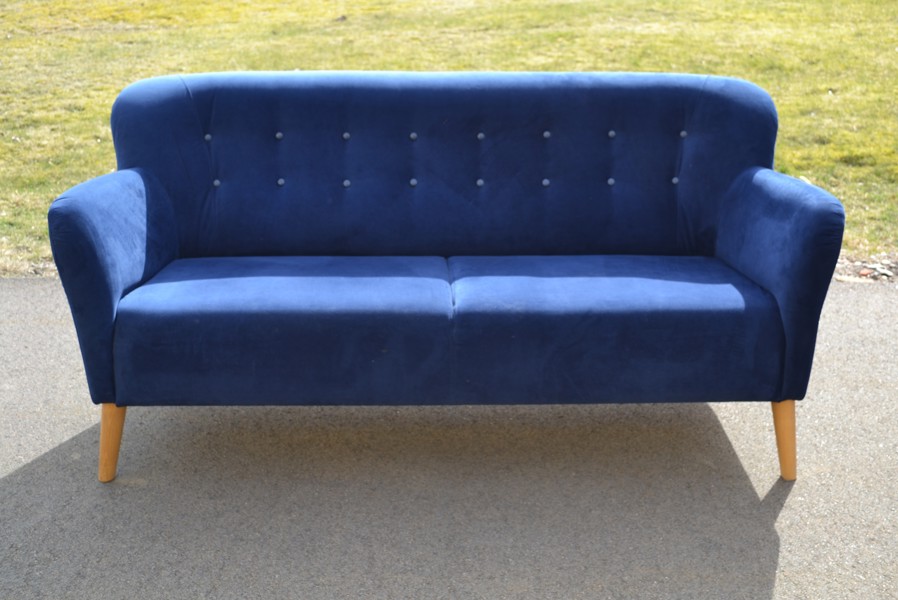 Soffa. Sammet, samtida.