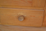 Skåp. Furu, okänt fabrikat.