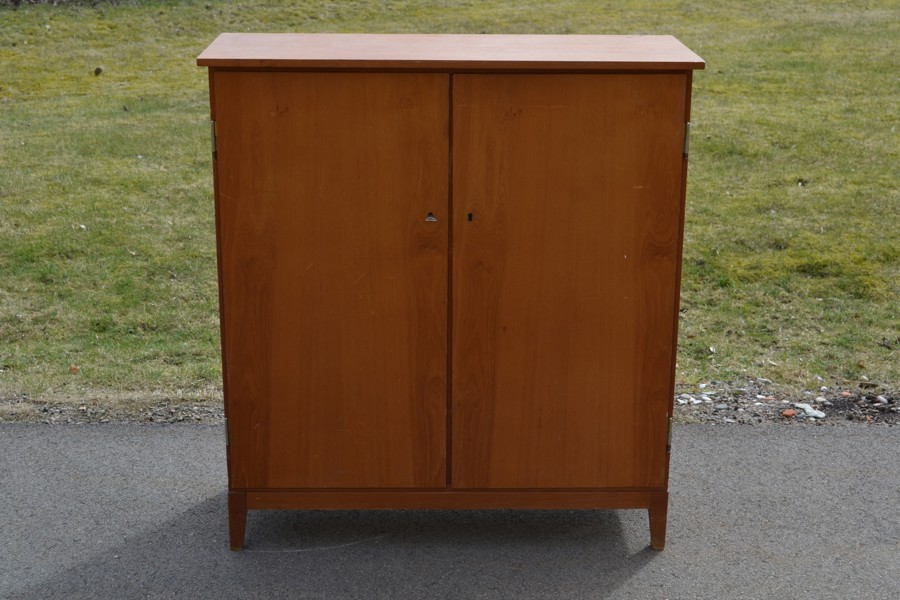 Skåp. Funkis, 1900-talets första hälft.