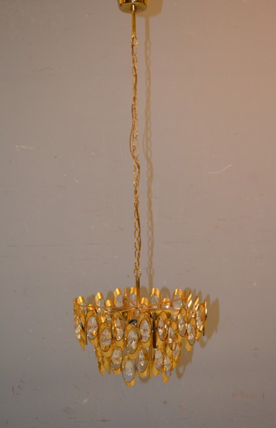 Taklampa. Gulmetall & prismor.