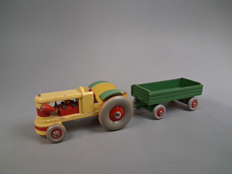 Traktor med släp, trä, Leksaksbil. Möjligtvis BRIO.