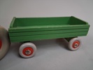 Traktor med släp, trä, Leksaksbil. Möjligtvis BRIO.