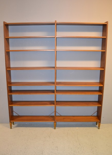 Bokhylla. Teak, Troligtvis "Pega", Danmark, 1950/60-talet.