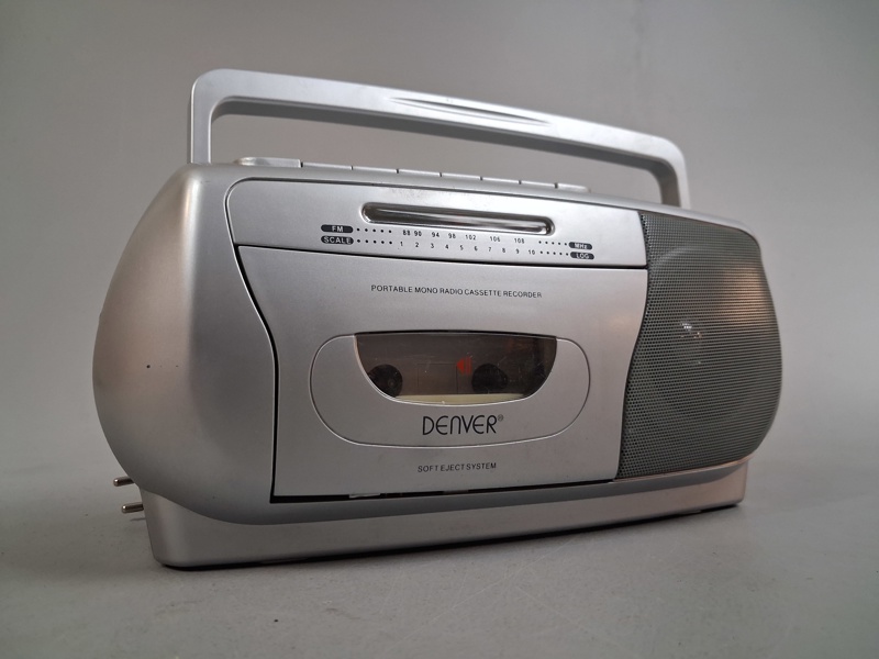 Denver. Radio med kassettbandspelare.