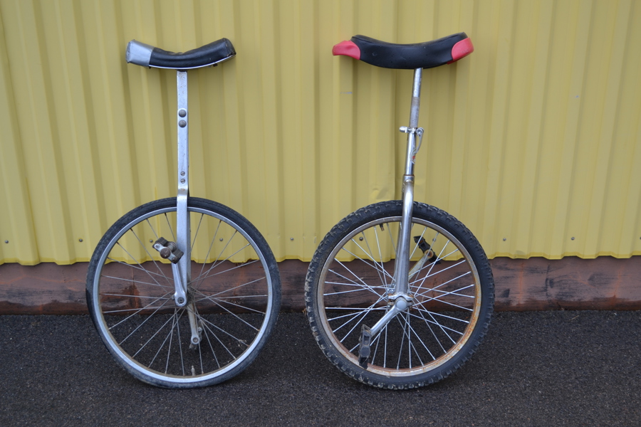 2 Stycken enhjulingar.