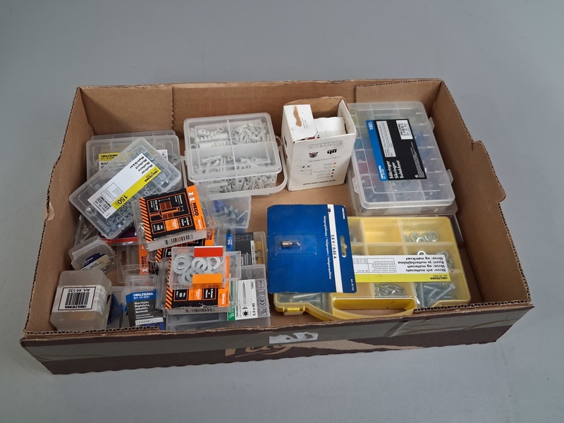 Diverse skruv, pluggar, säkringar m.m.