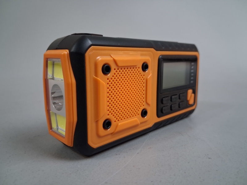 Vevradio med solcell FM/DAB 2500W.