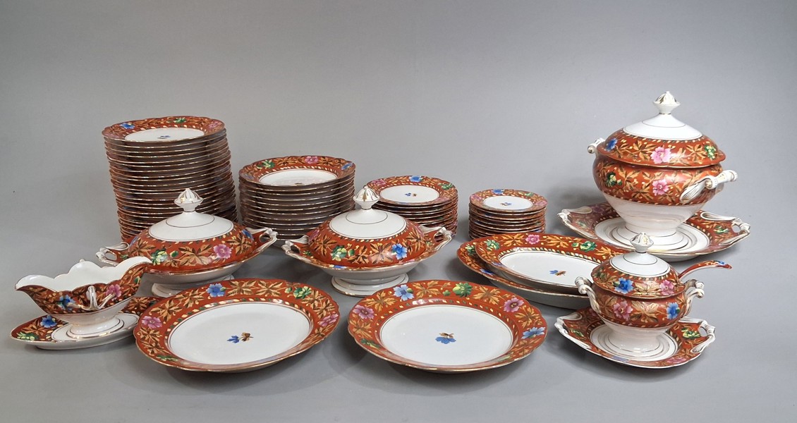 Matservis. Handmålad, 1900-talets första del. Okänt fabrikat.