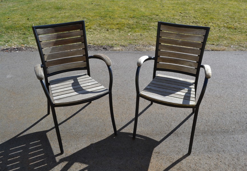 2 Trädgårdsstolar.
