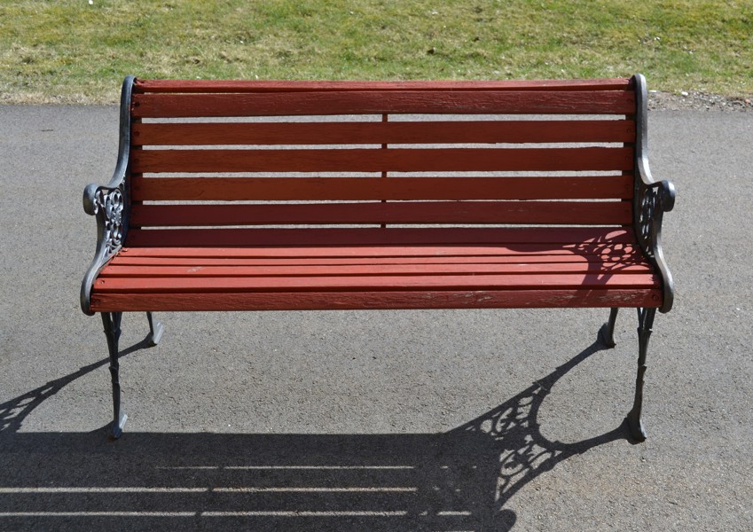 Trädgårdssoffa. Gjutjärnsgavlar.