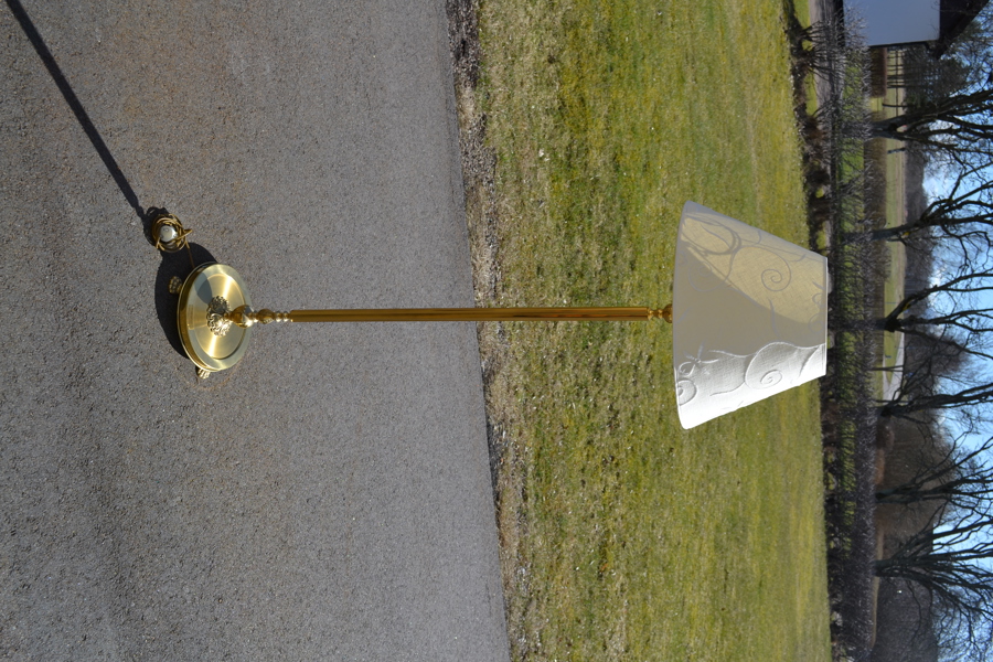 Golvlampa. Kenbro, mässing.