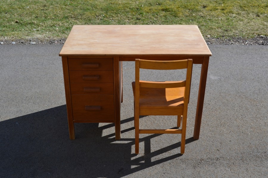 Mindre skrivbord & stol. 1900-Talets mitt.