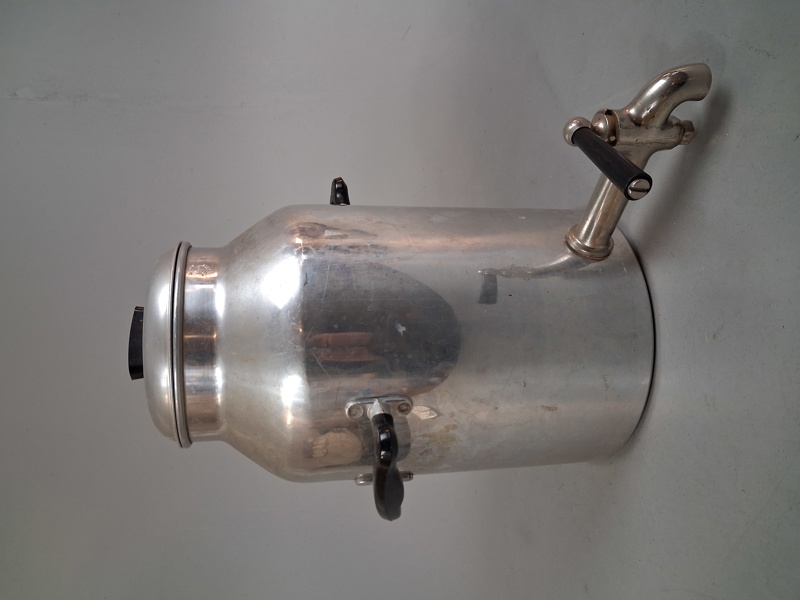 Behållare med tappkran. Kungsör, 10 Liter.