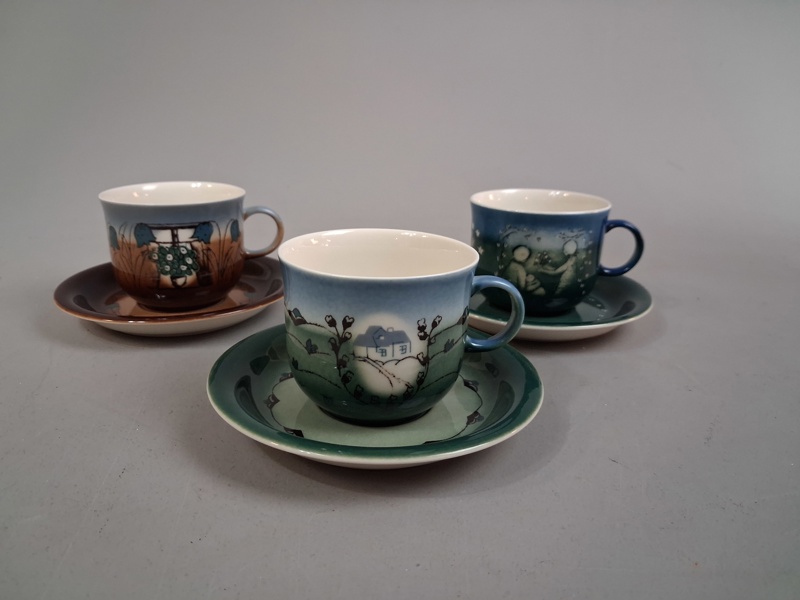 GUNVOR OLIN-GRÖNQVIST. 3 Tekoppar med fat, "Morsdagskoppar", Arabia, 1977-1979.