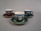 GUNVOR OLIN-GRÖNQVIST. 3 Tekoppar med fat, "Morsdagskoppar", Arabia, 1977-1979.