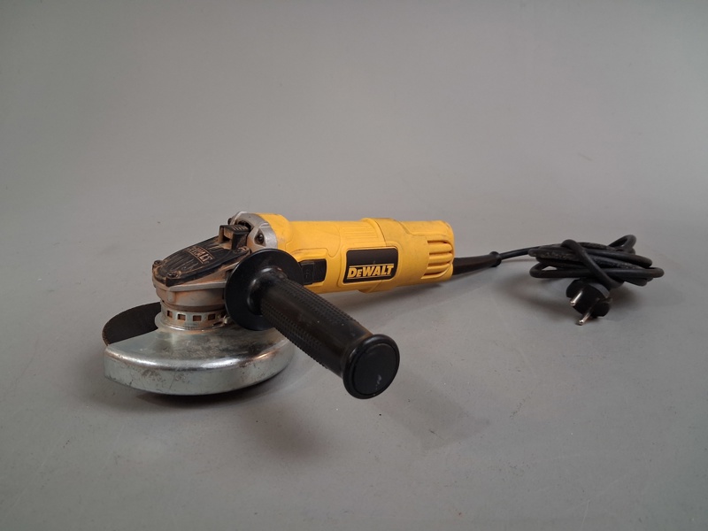 DeWalt. Vinkelslip. DWE4057.