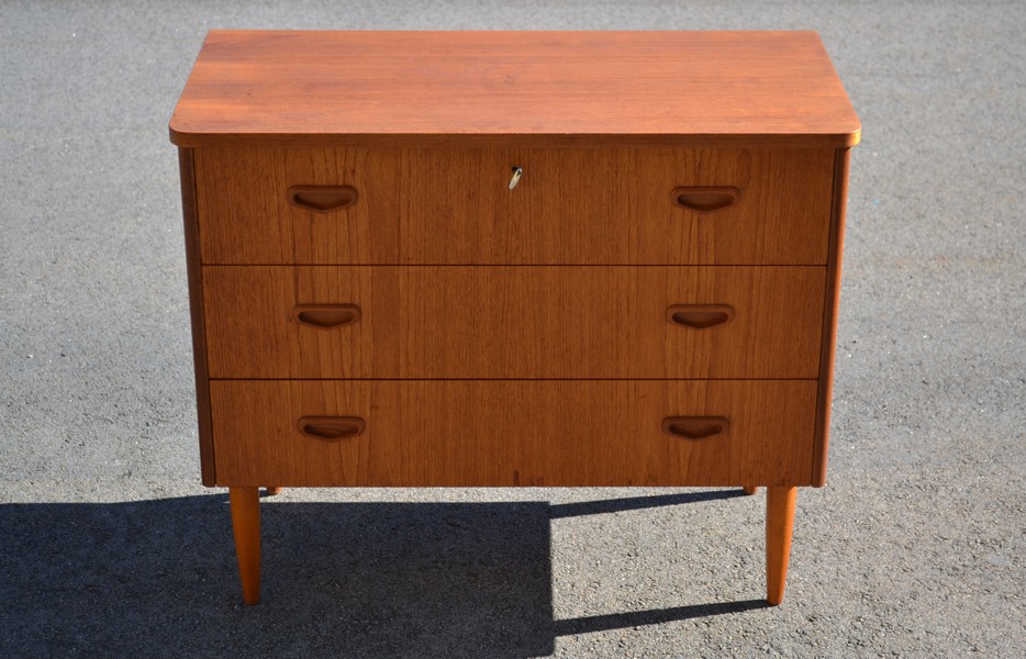 Byrå. Teak, Svenska Möbelfabriken, 1950-talet.