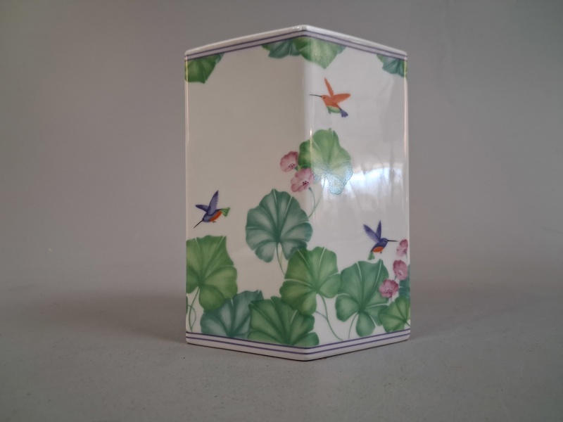 ANNEGRETHE HALLING-KOCH. Vas. "Colibri". Royal Copenhagen.